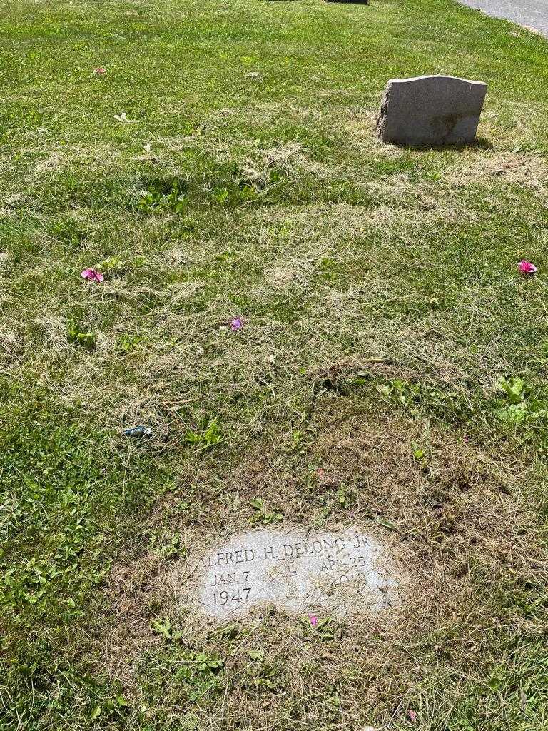 Alfred H. Delong Junior's grave. Photo 2