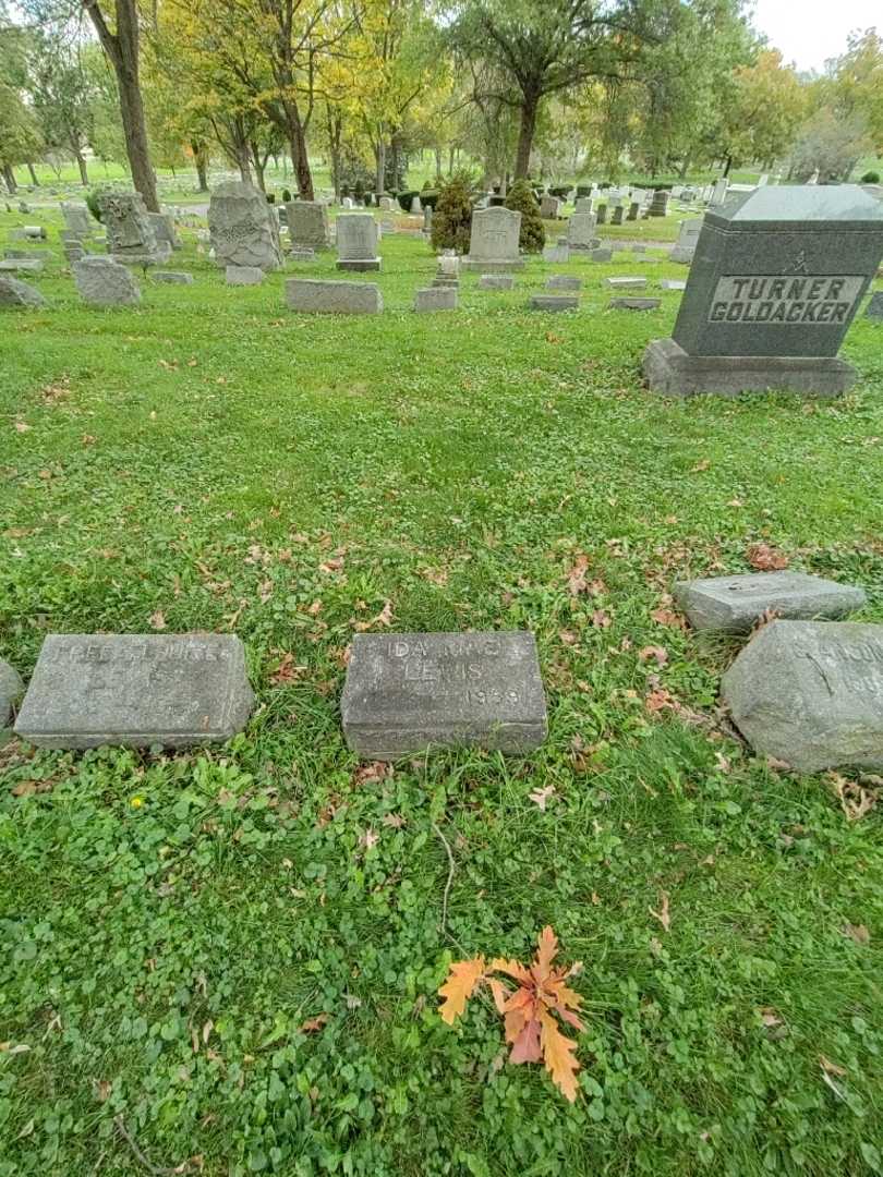 Ida Mae Lewis's grave. Photo 1