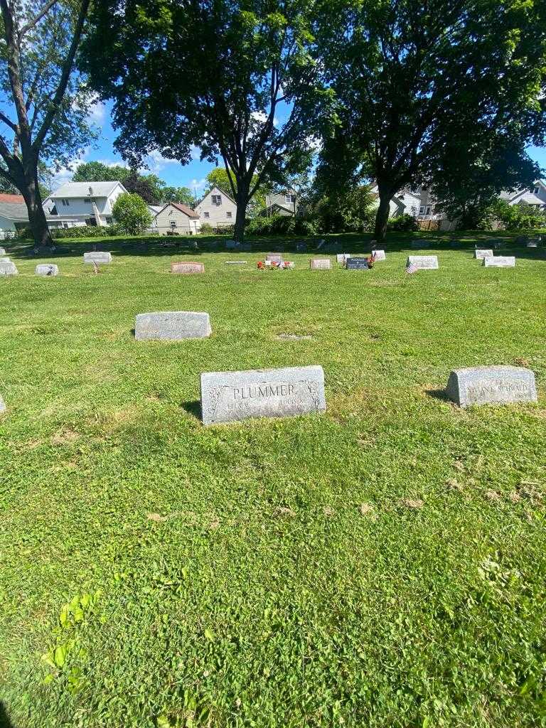 Ella M. Plummer's grave. Photo 1