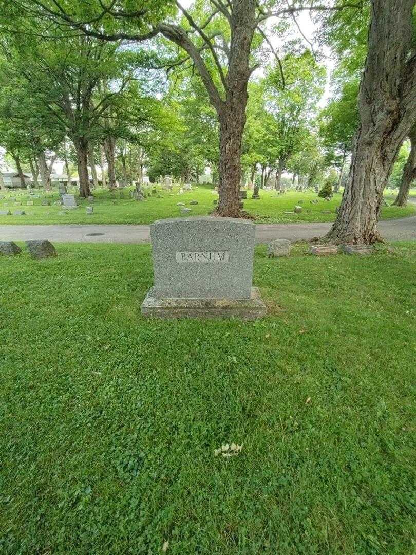 Gertrude K. Barnum's grave. Photo 4