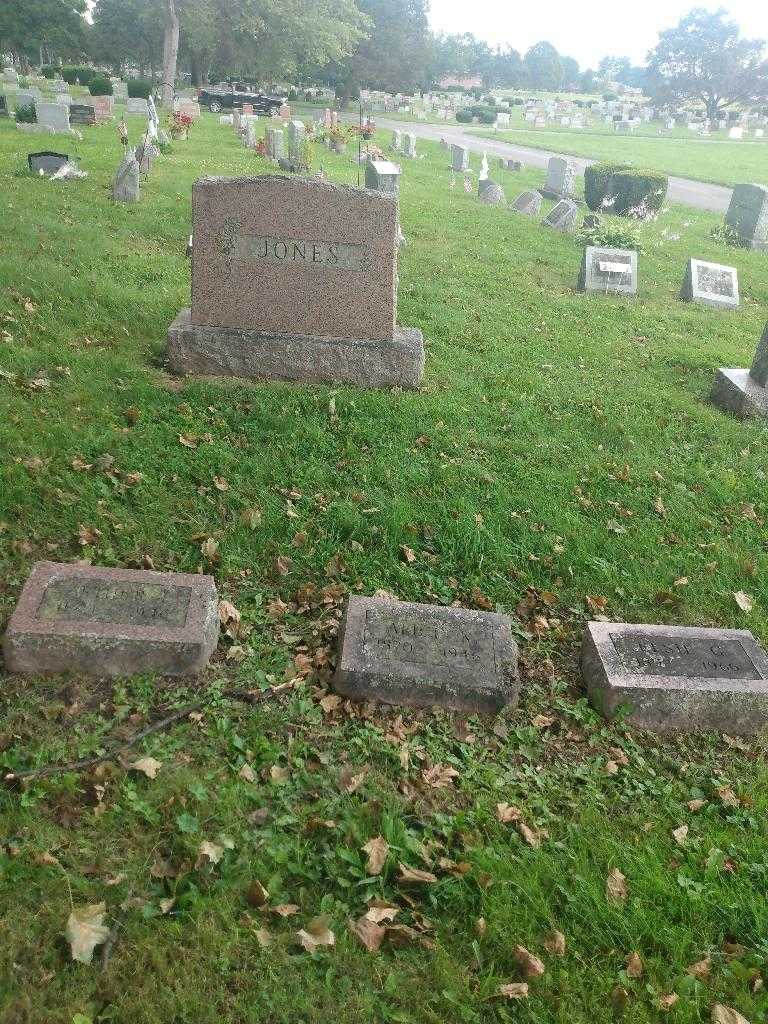 Arthur T. Jones's grave. Photo 1