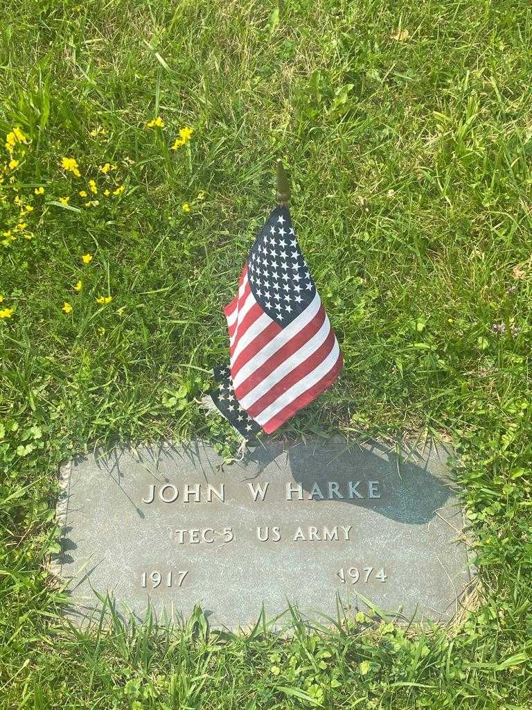John W. Harke's grave. Photo 4