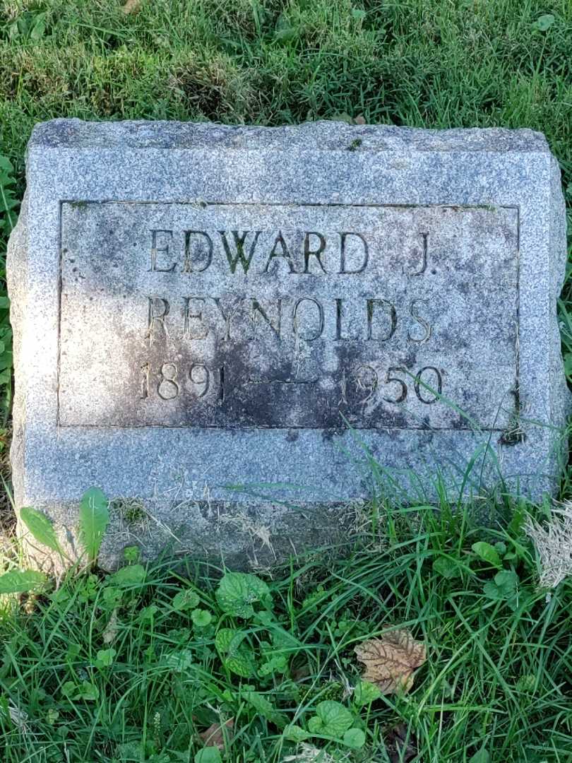 Edward J. Reynolds's grave. Photo 3