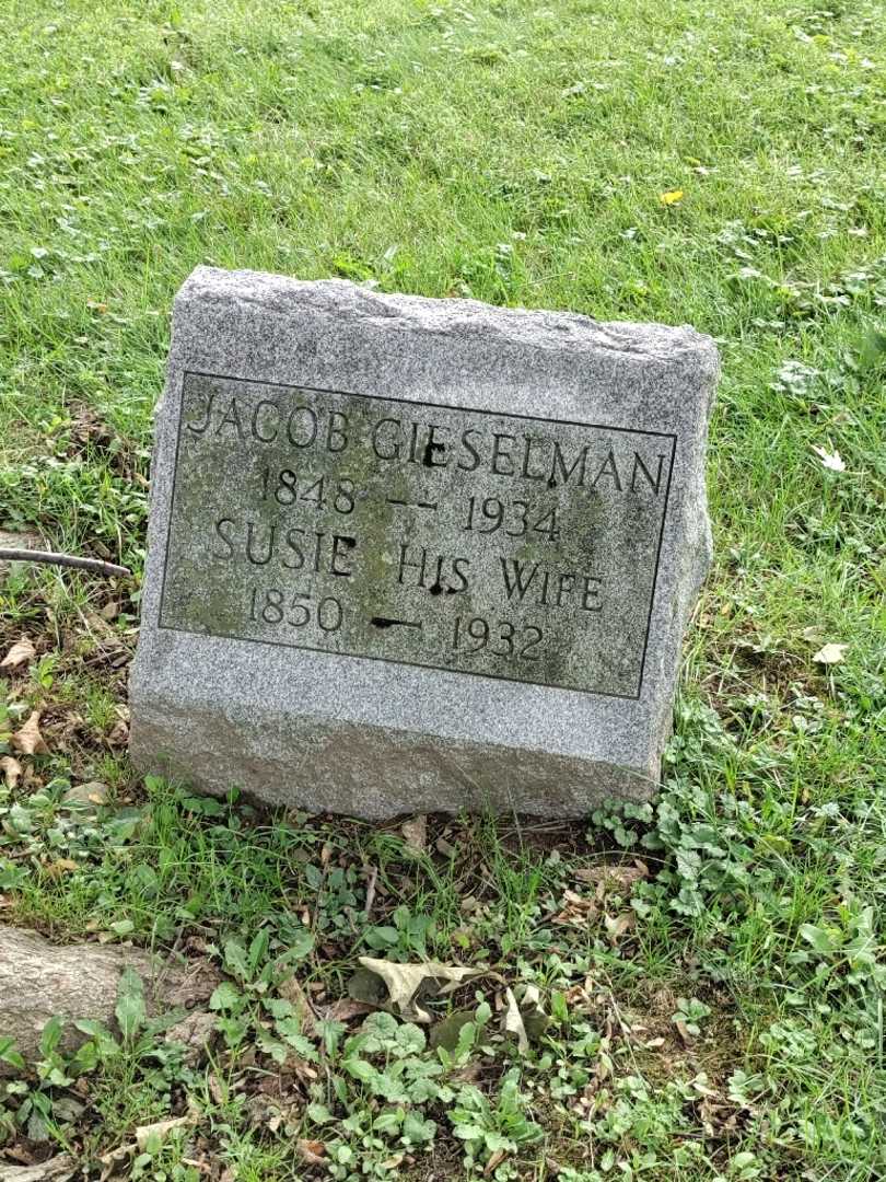 Susie Gieselman's grave. Photo 2