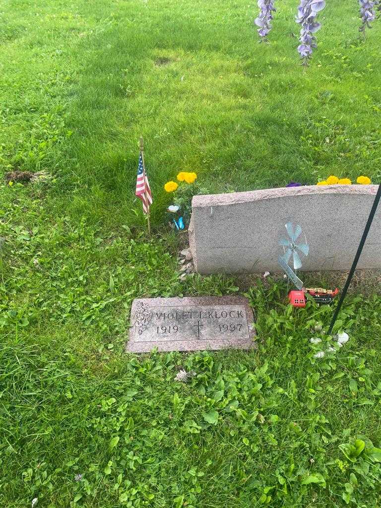 Violet I. Klock's grave. Photo 2