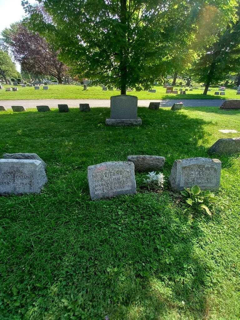 Erich R. Seifert's grave. Photo 1