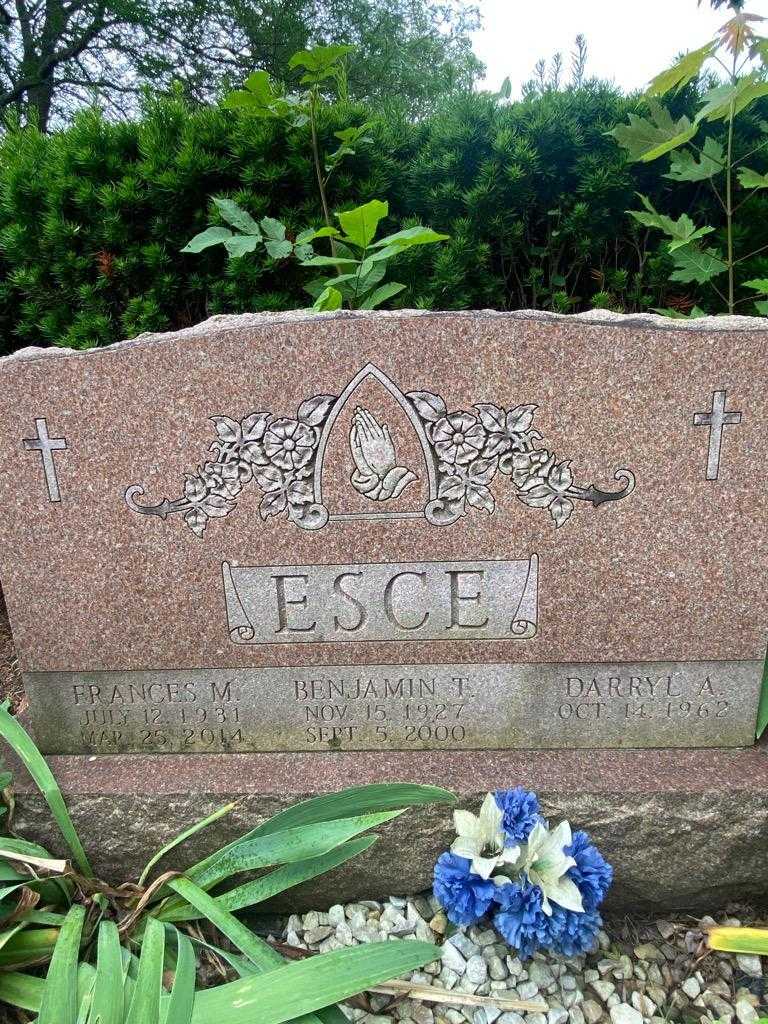 Benjamin T. Esce's grave. Photo 3