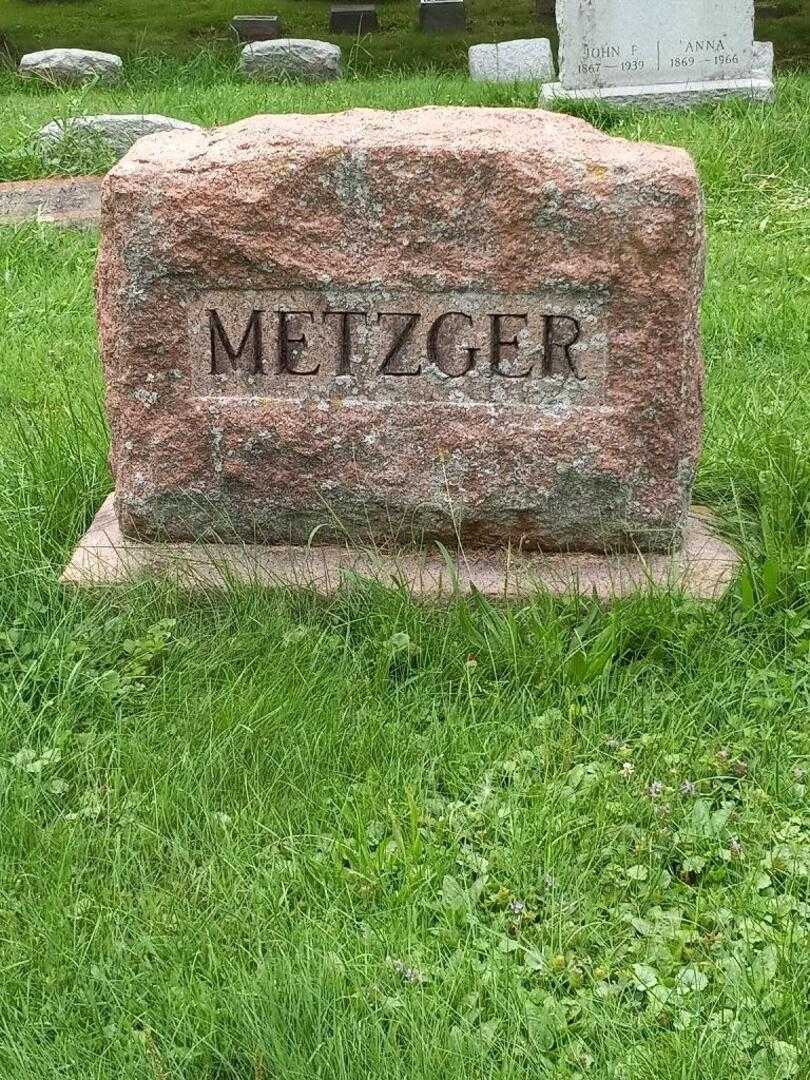 Philipine M. Metzger's grave. Photo 4
