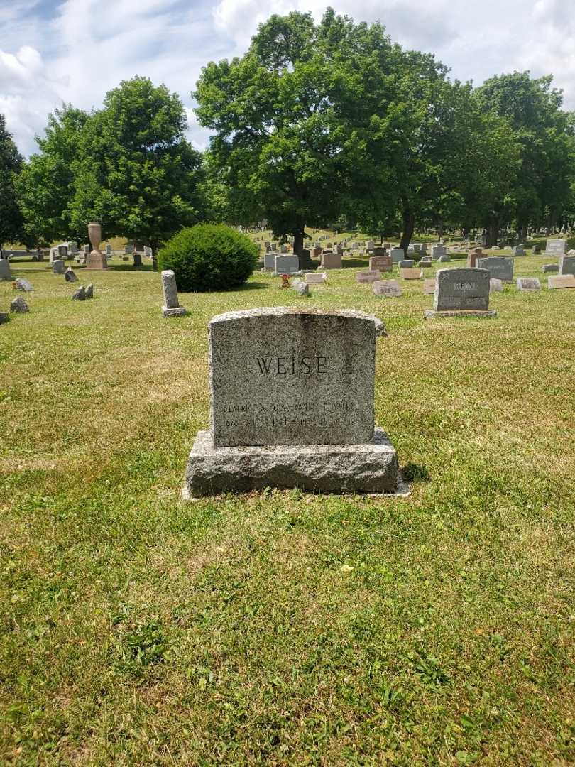 Beatrice A. Weise's grave. Photo 3