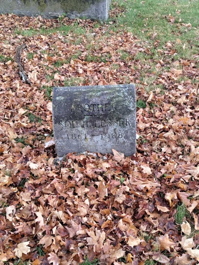 Saul H. "Sol" Lesser's grave. Photo 2