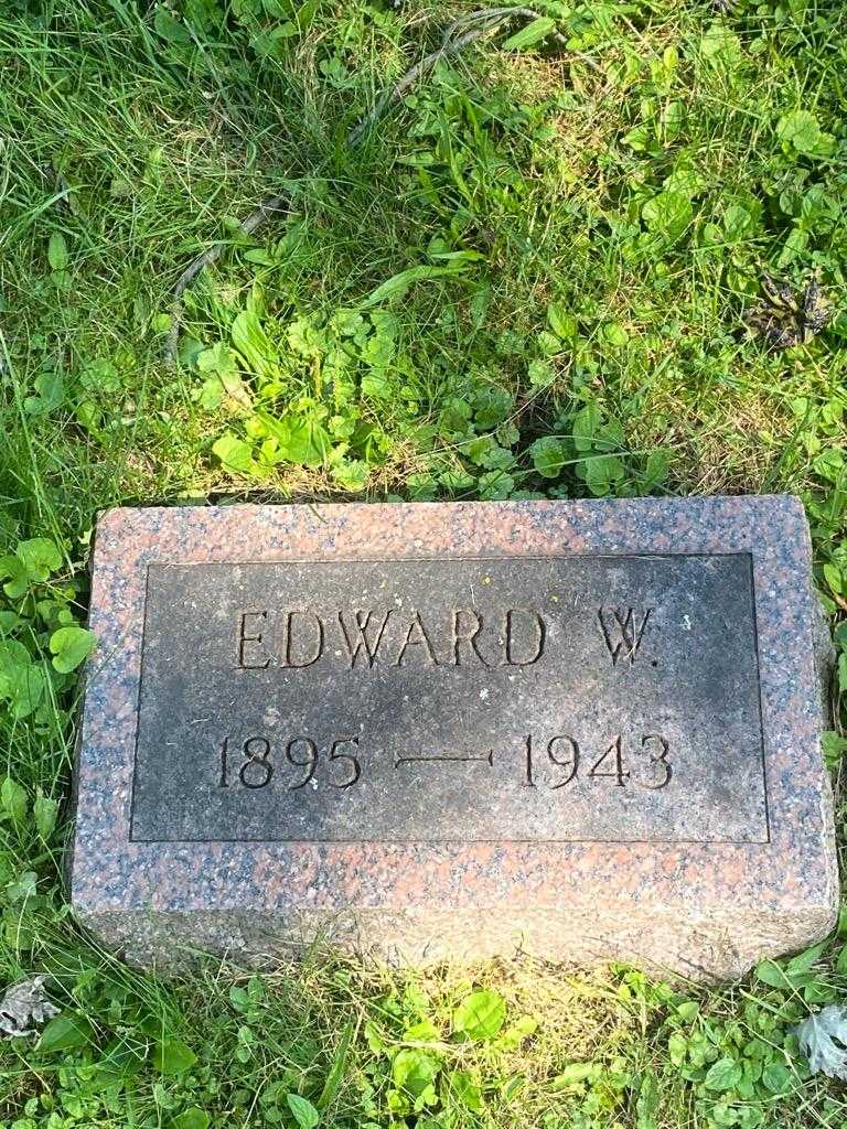 Edward W. Schwanz's grave. Photo 3