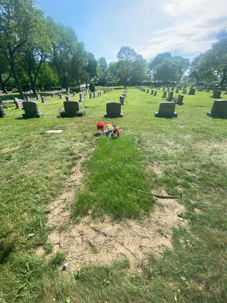Say Klo's grave. Photo 2