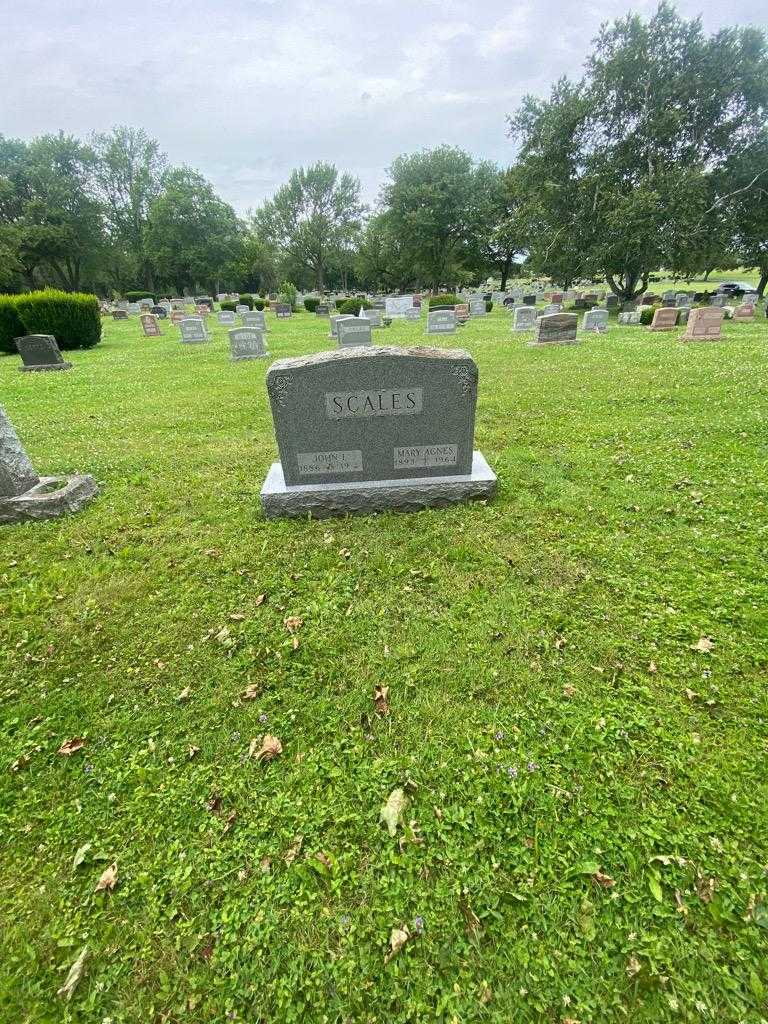 Mary Agnes Scales's grave. Photo 1