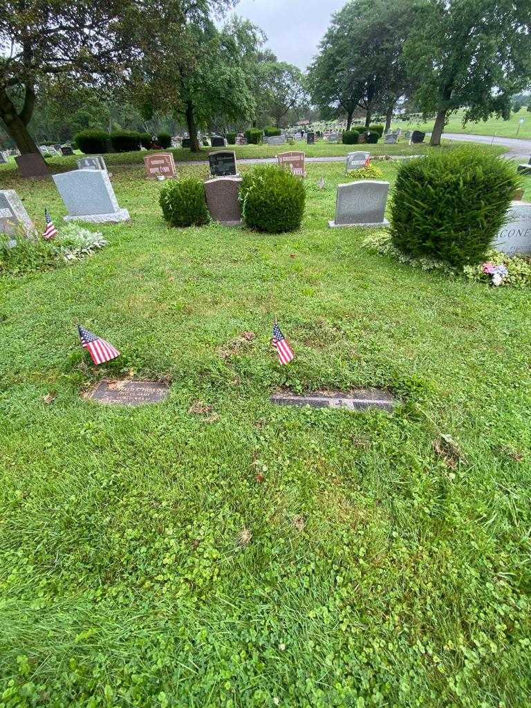 Helen Kemper Phillips's grave. Photo 1