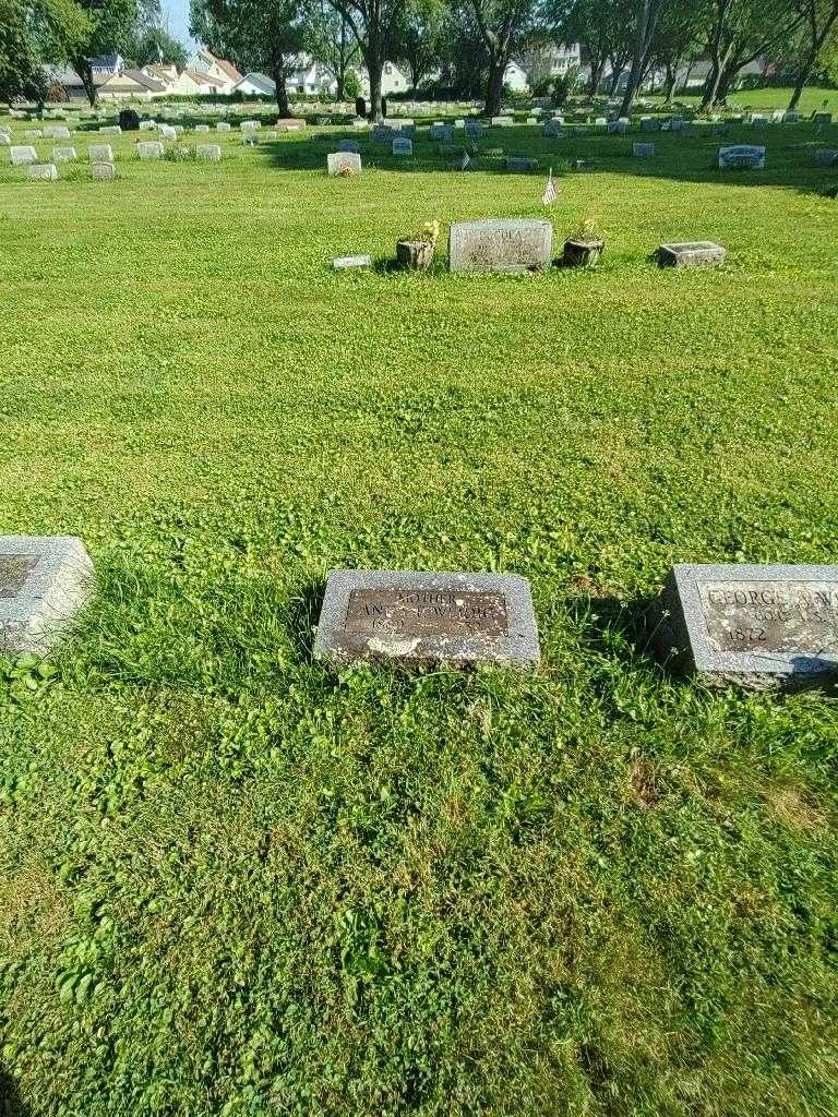 Anna F. Weidig's grave. Photo 1