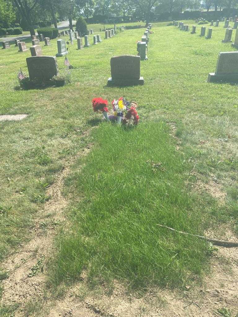 Say Klo's grave. Photo 3