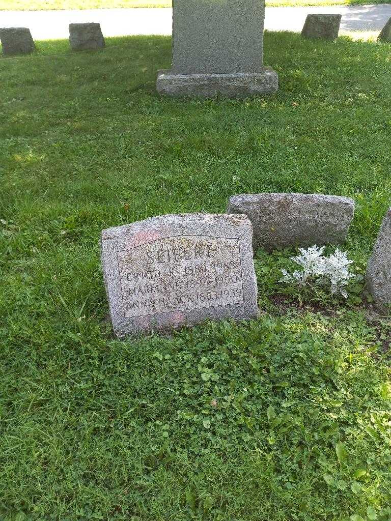 Anna Haack's grave. Photo 2