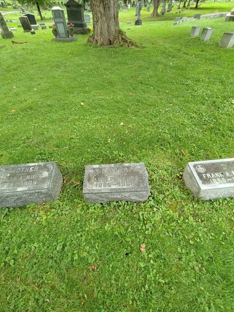 Adolph Rupp's grave. Photo 1