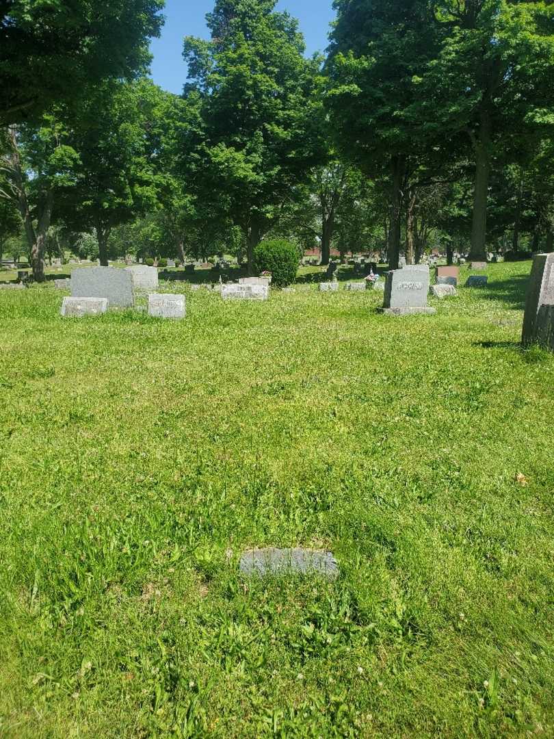 Frederick "Fred" Balzhauser's grave. Photo 1