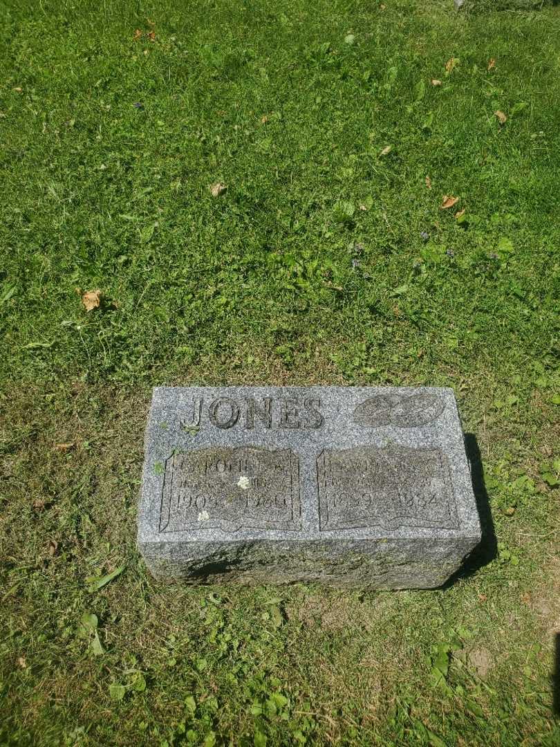 Caroline A. Jones's grave. Photo 2