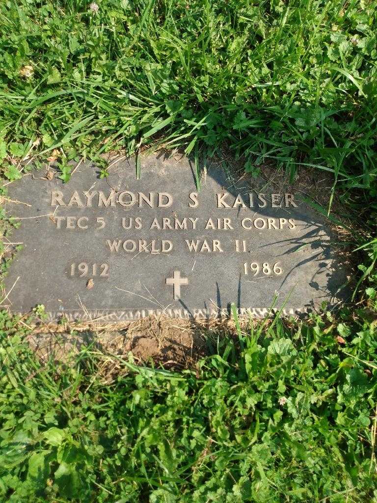 Raymond S. Kaiser's grave. Photo 3