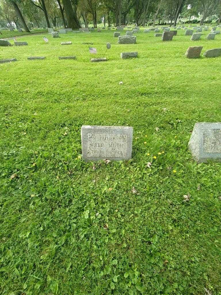 Fred Muth's grave. Photo 1