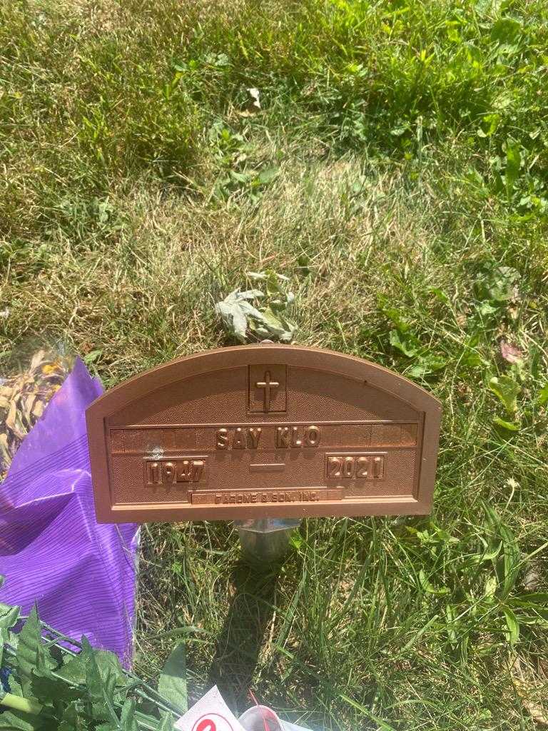 Say Klo's grave. Photo 3