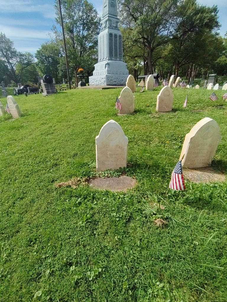 James E. Mahn's grave. Photo 1