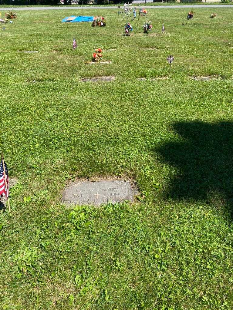 Lee W. Crosby's grave. Photo 2