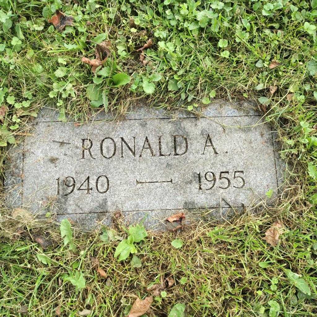 Ronald A. Skinner's grave. Photo 1