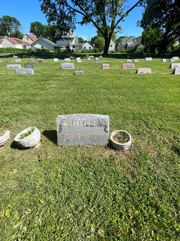 Elvira Cashier Fitten's grave. Photo 1