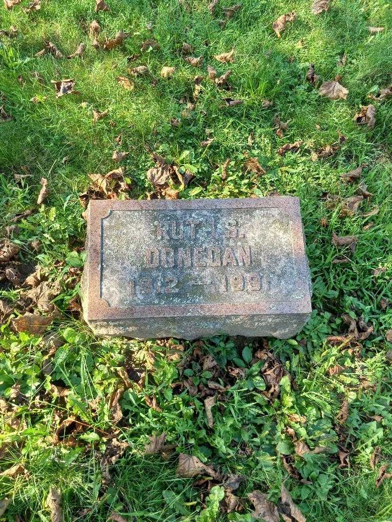 Ruth S. Donegan's grave. Photo 1