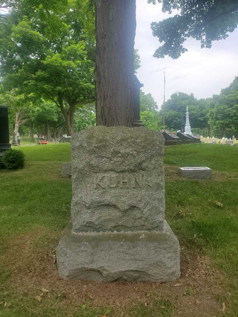 Florence E. Kuhn's grave. Photo 4