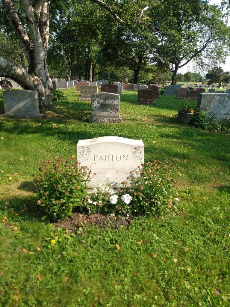 Richard J. Parton's grave. Photo 1
