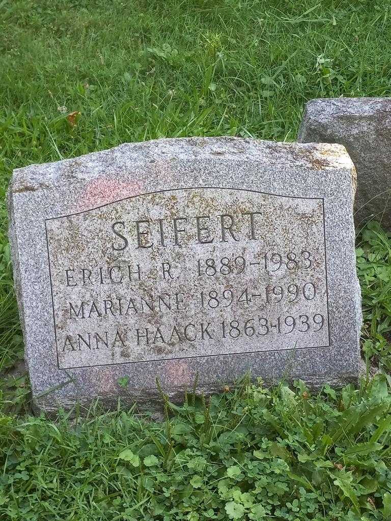 Marianne Haack Seifert's grave. Photo 3