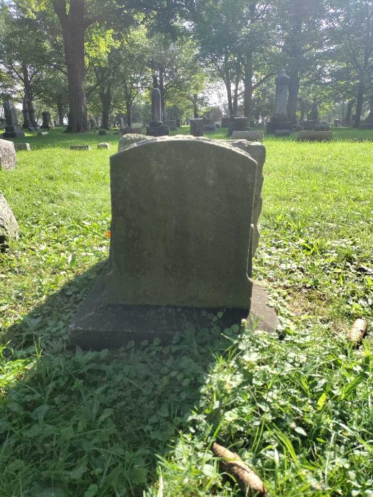 Emma Batzer's grave. Photo 2