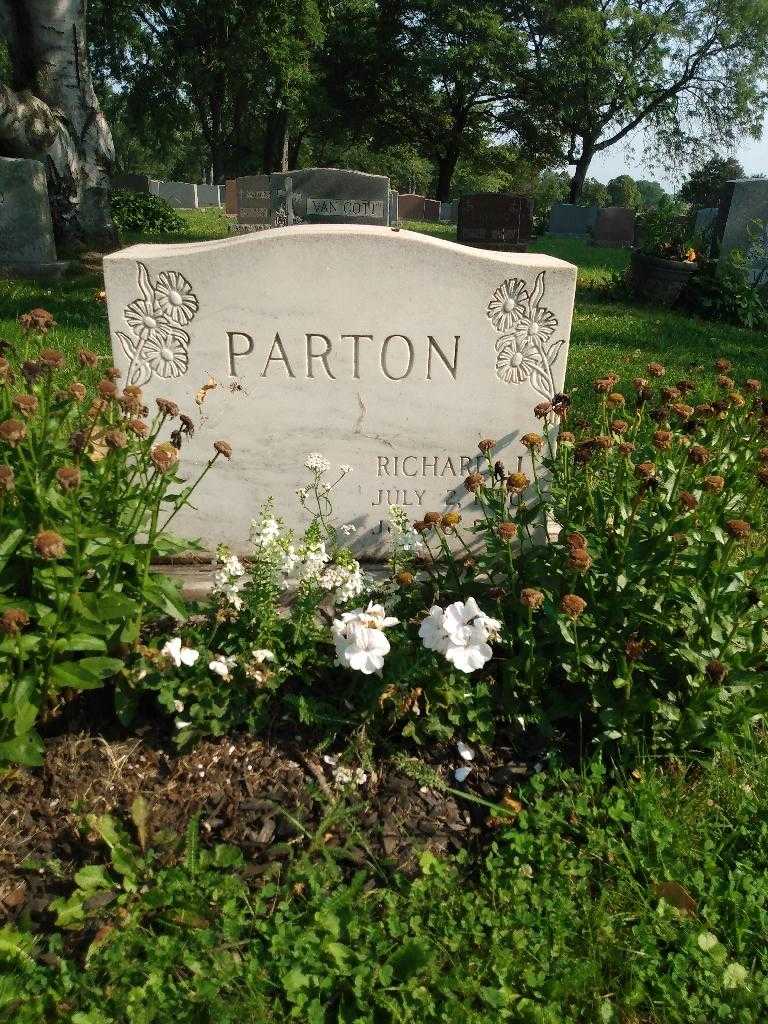 Richard J. Parton's grave. Photo 2