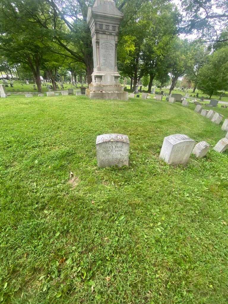 Albert Howeth's grave. Photo 2