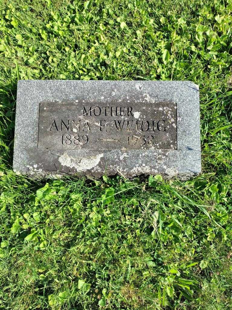 Anna F. Weidig's grave. Photo 3