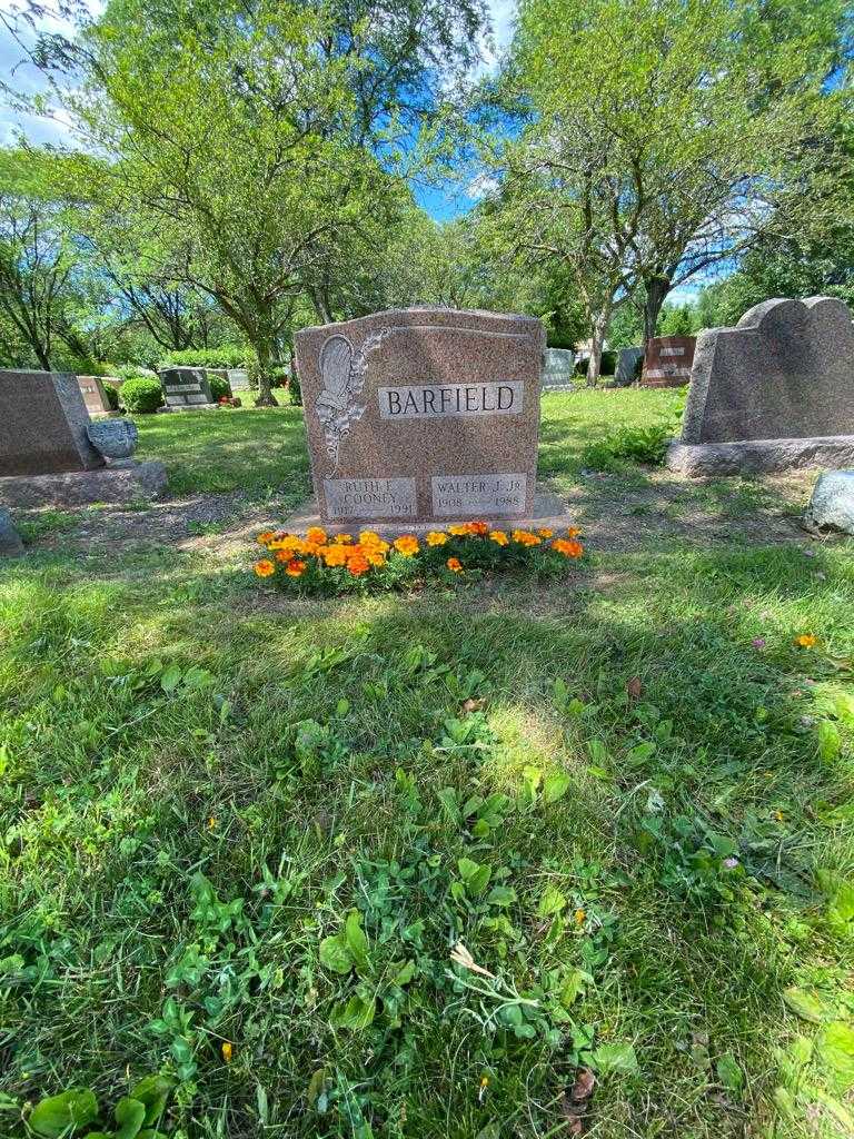Walter J. Barfield Junior's grave. Photo 1