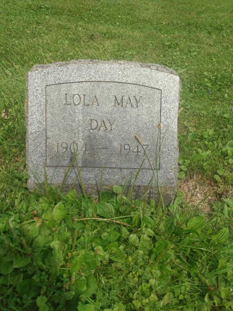 Lola May Day's grave. Photo 3