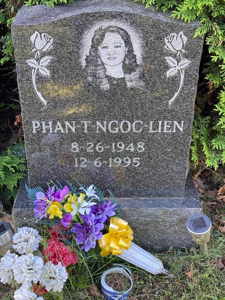 Lien T. Ngoс Phan's grave. Photo 2