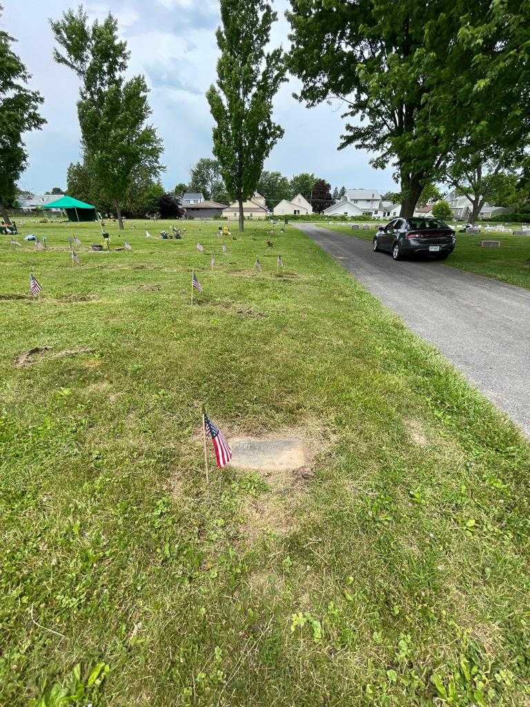 Harry V. Sessions's grave. Photo 1