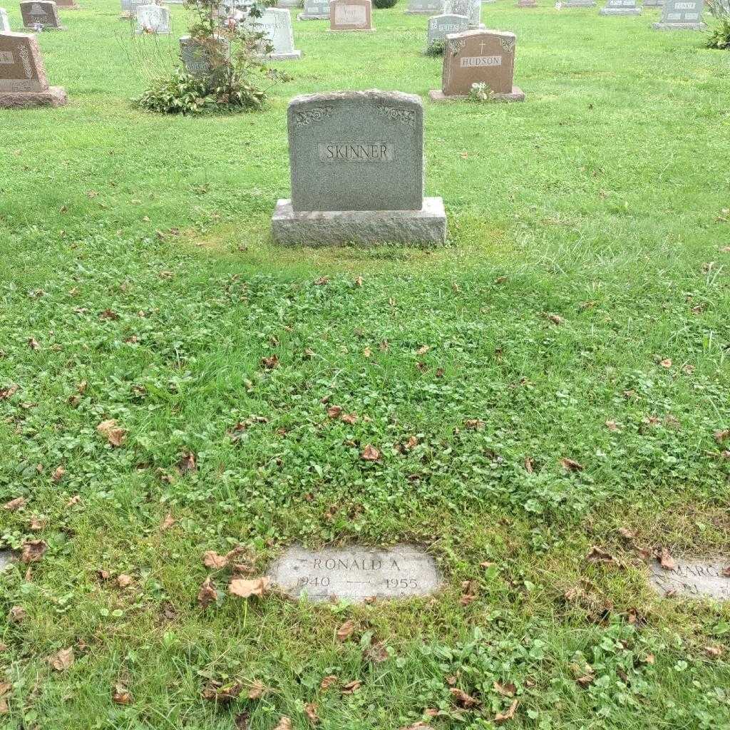 Ronald A. Skinner's grave. Photo 3