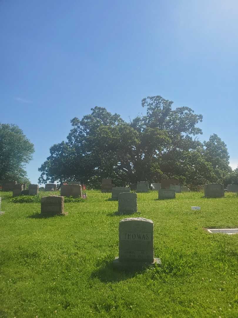 Lee E. Thomas's grave. Photo 1