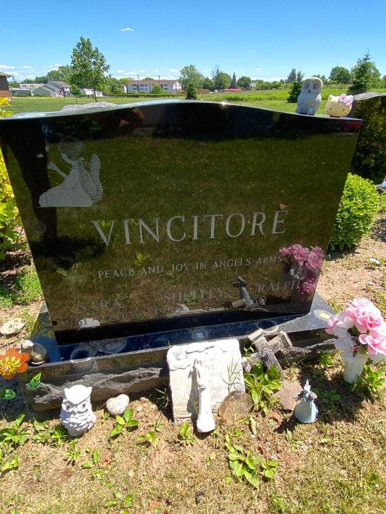 Sara Vincitore's grave. Photo 3