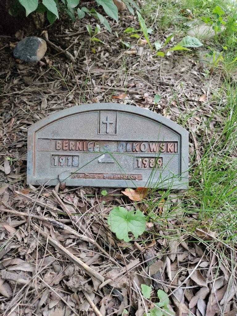 Bernice Olkowski's grave. Photo 2