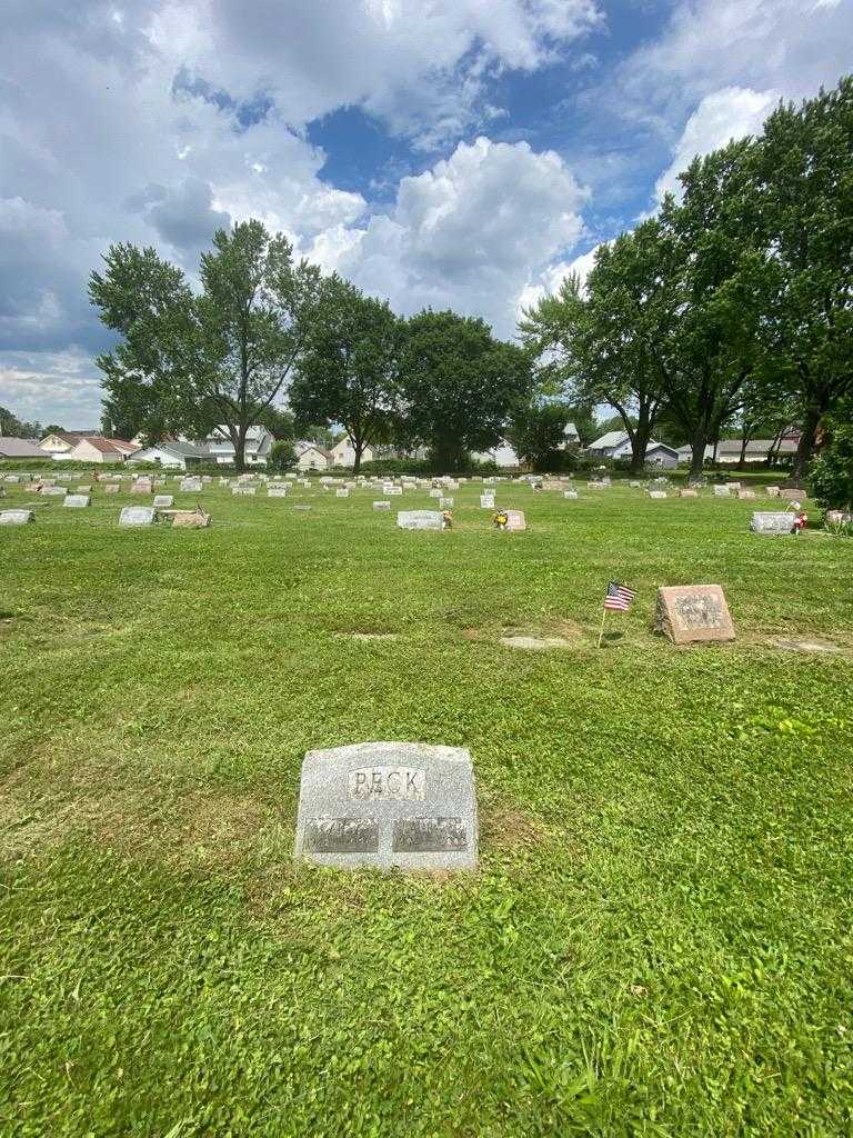 Laura Peck's grave. Photo 2