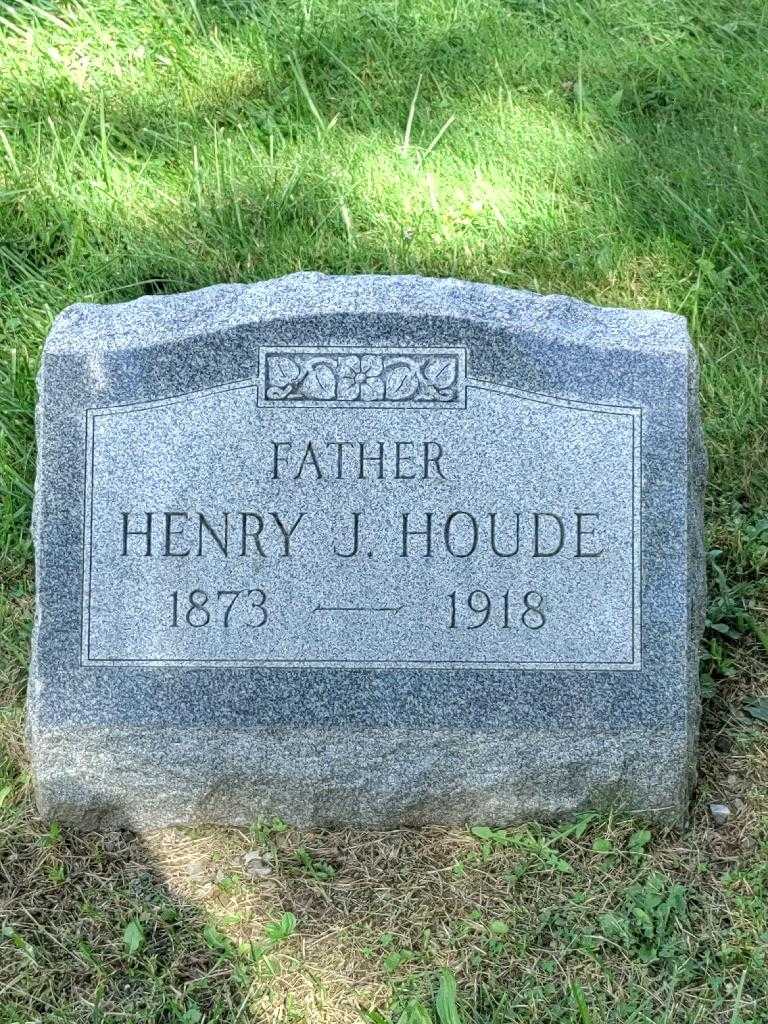 Henry J. Houde's grave. Photo 3