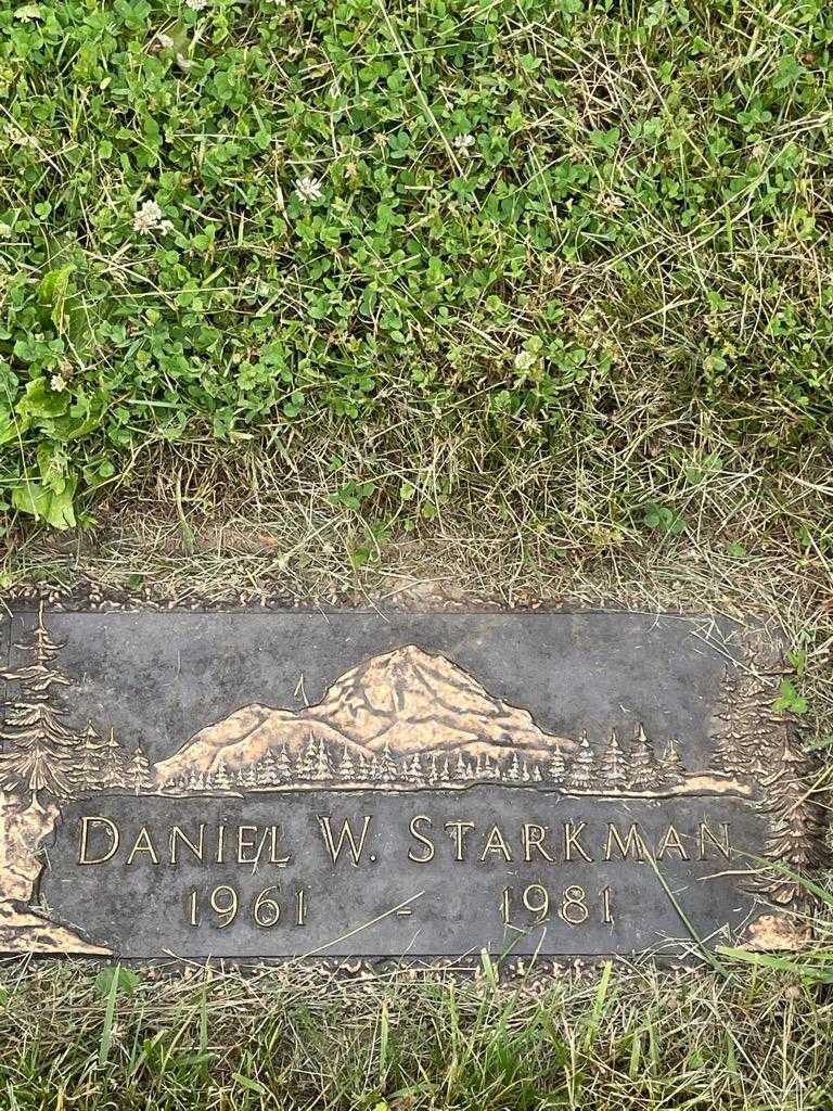 Daniel W. Starkman's grave. Photo 3